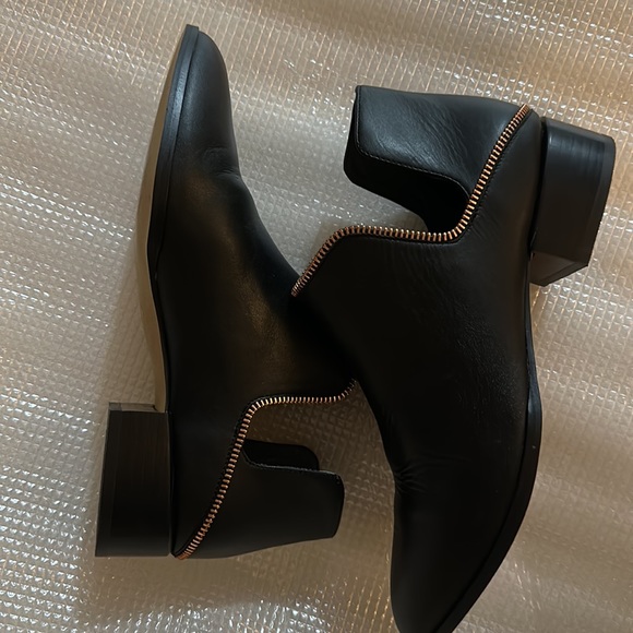 Halogen Booties - Picture 5 of 5